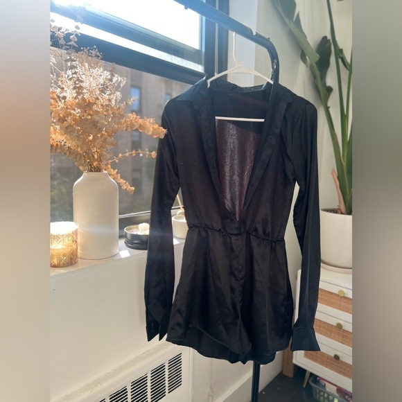 NWOT Black satin button up collared romper with long sleeves - Picture 6 of 6